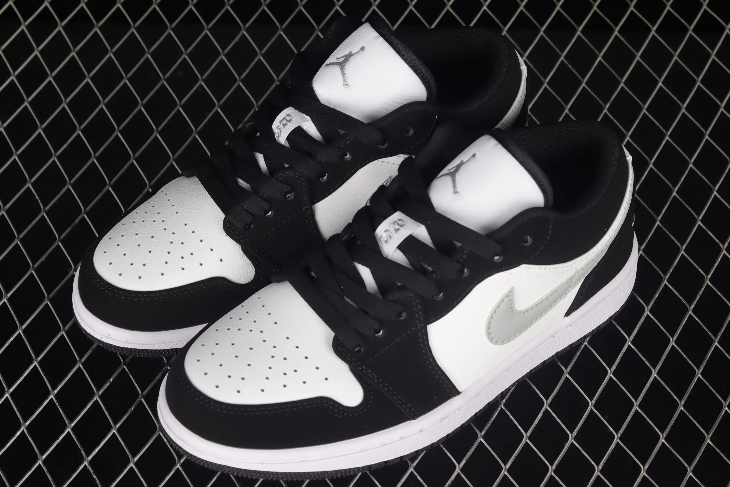 All categories Air Jordan Jordan series basketball shoes Air Jordan 1 Low Z version Air Jordan 1 Low "New Emerald" AJ1 Joe 1 black and white gray 552780-018